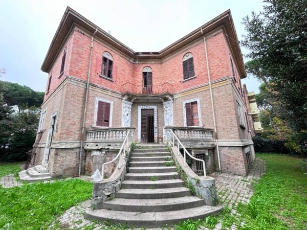 casa indipendente in vendita a Rimini in zona Marina Centro