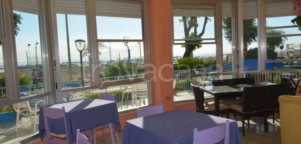negozio in vendita a Rimini in zona Torre Pedrera