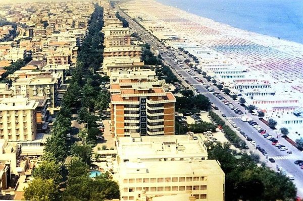 negozio in vendita a Rimini in zona Lagomaggio