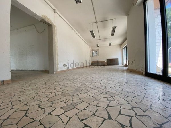 negozio in vendita a Rimini in zona San Giuliano a Mare