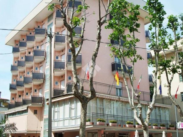 intera palazzina in vendita a Rimini in zona Rivabella