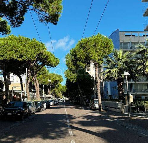 negozio in vendita a Rimini in zona Marina Centro