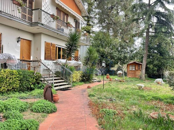casa indipendente in vendita a Rimini