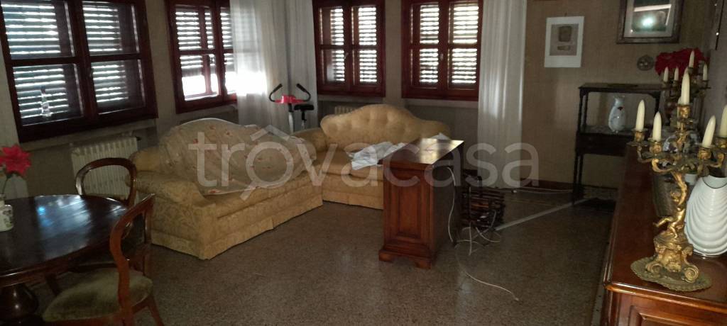 casa indipendente in vendita a Rimini in zona Miramare di Rimini