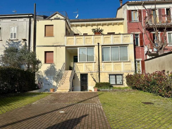 intera palazzina in vendita a Rimini