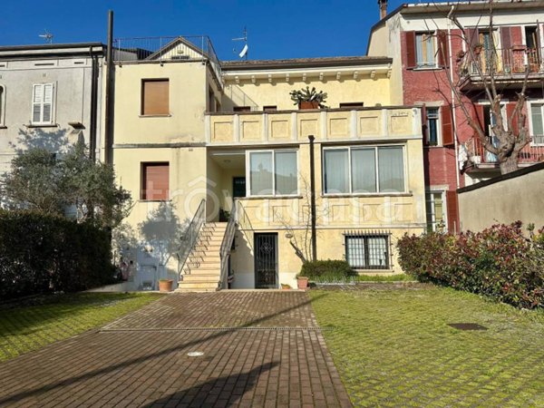 casa indipendente in vendita a Rimini