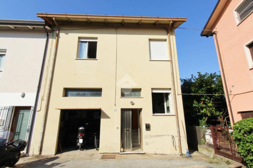casa indipendente in vendita a Rimini in zona Grotta Rossa