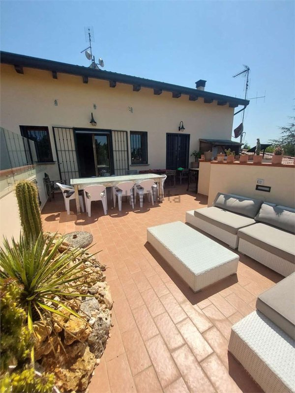 casa indipendente in vendita a Rimini in zona Corpolò