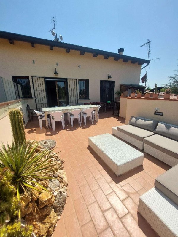 casa indipendente in vendita a Rimini in zona Corpolò