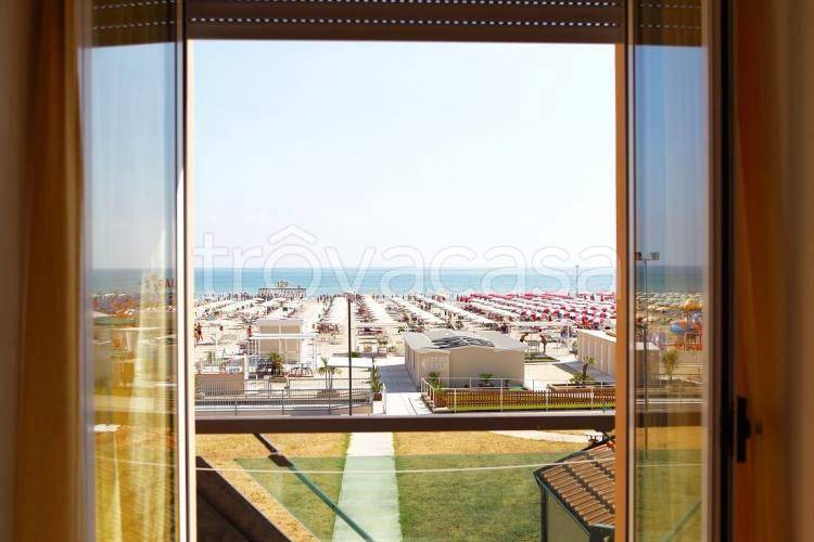negozio in vendita a Rimini in zona Rivazzurra