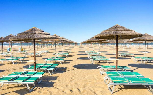 negozio in vendita a Rimini in zona Marebello