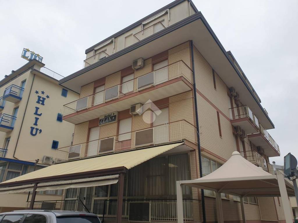 negozio in vendita a Rimini in zona Marebello