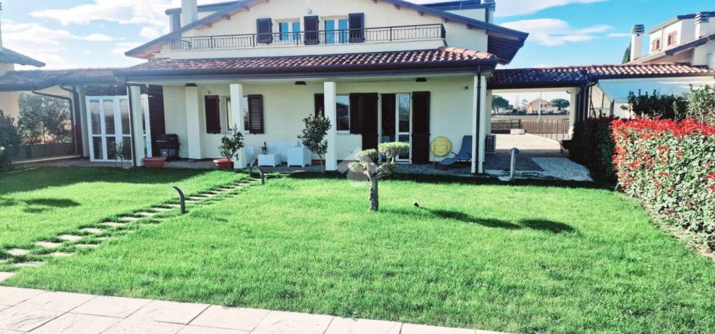 casa indipendente in vendita a Rimini in zona Viserbella