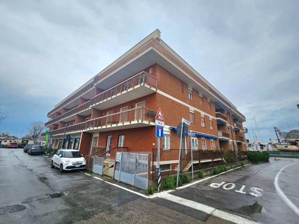 locale commerciale in vendita a Rimini in zona San Giuliano a Mare