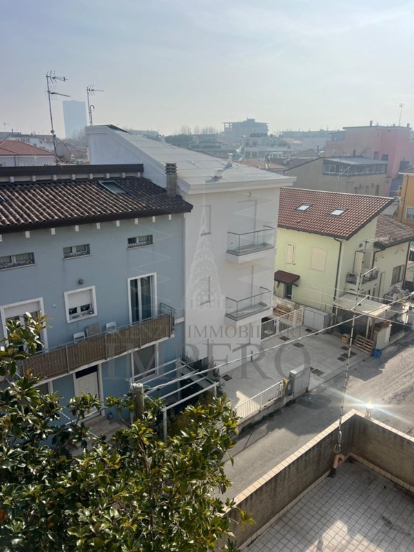 locale di sgombero in vendita a Rimini