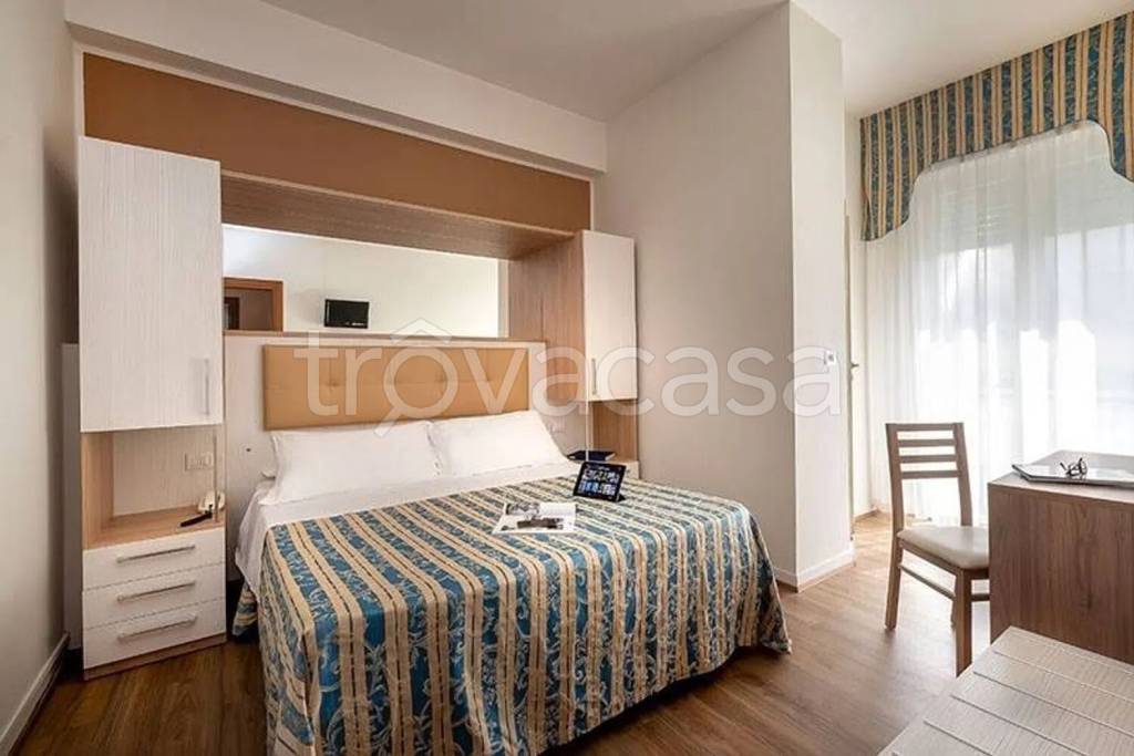 negozio in vendita a Rimini in zona Marebello
