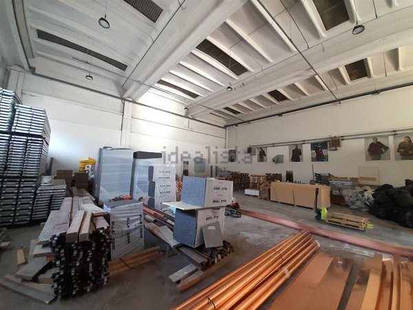 locale di sgombero in vendita a Rimini
