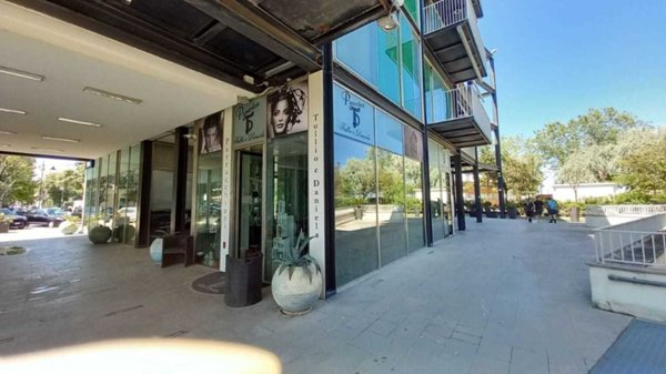 negozio in vendita a Rimini in zona Marina Centro