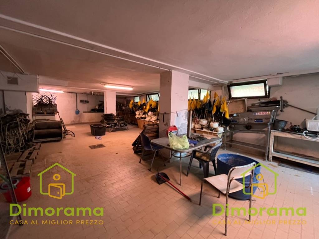 locale commerciale in vendita a Rimini in zona San Giuliano a Mare