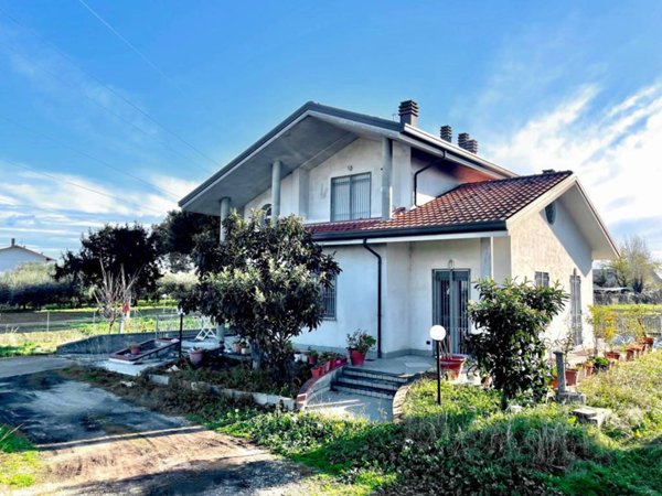 casa indipendente in vendita a Rimini in zona Miramare di Rimini