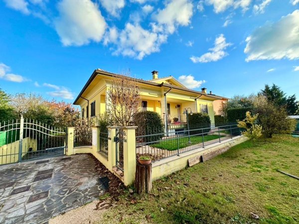 casa indipendente in vendita a Rimini in zona Viserba