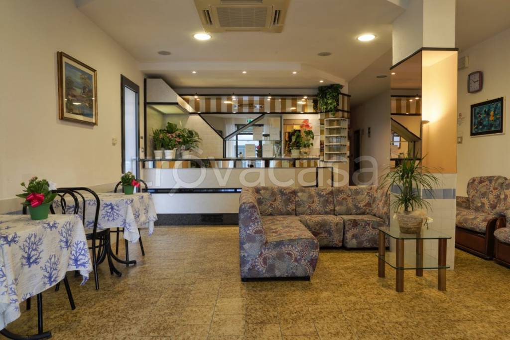 negozio in vendita a Rimini in zona Rivazzurra