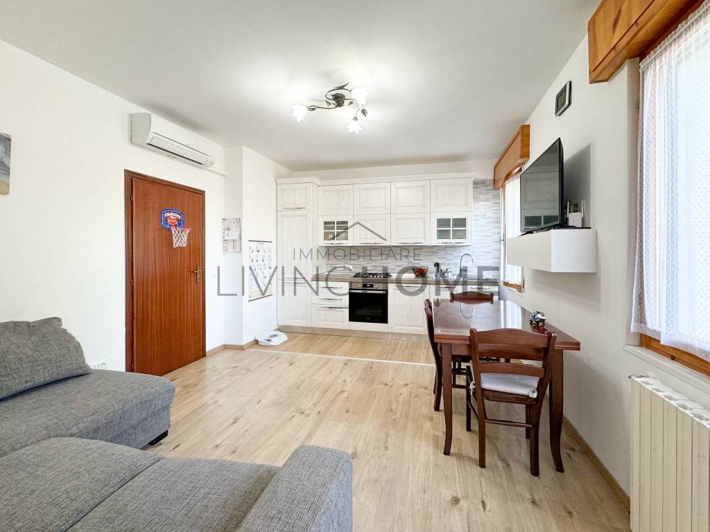 casa indipendente in vendita a Rimini in zona Vergiano