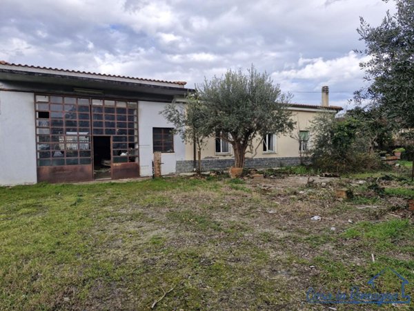 casa indipendente in vendita a Rimini in zona Corpolò