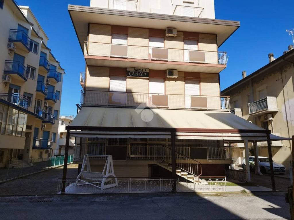 intera palazzina in vendita a Rimini in zona Rivazzurra