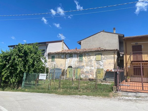 casa indipendente in vendita a Rimini in zona San Lorenzo in Correggiano