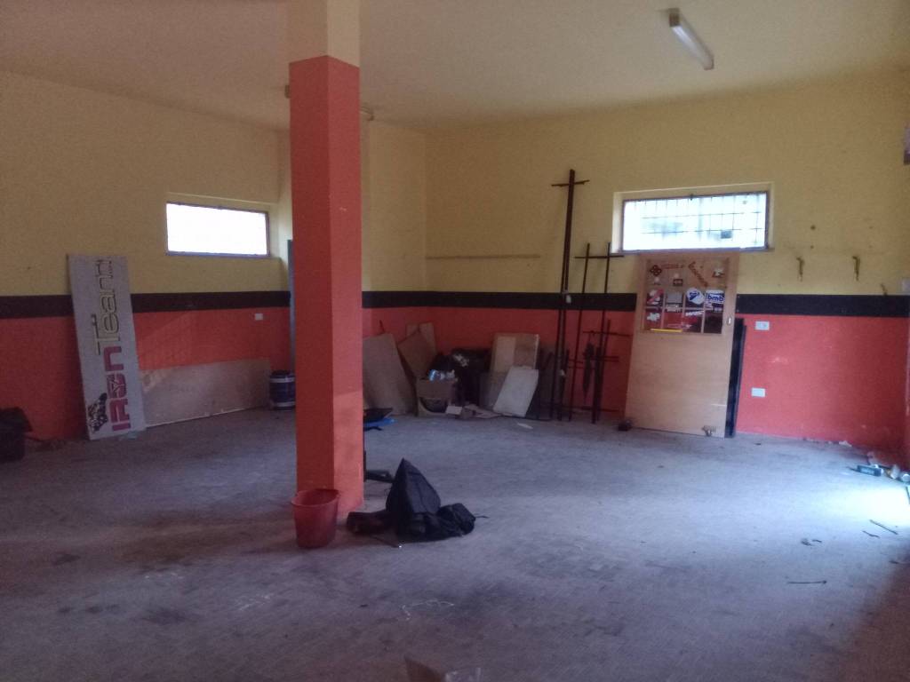 negozio in vendita a Rimini in zona Celle