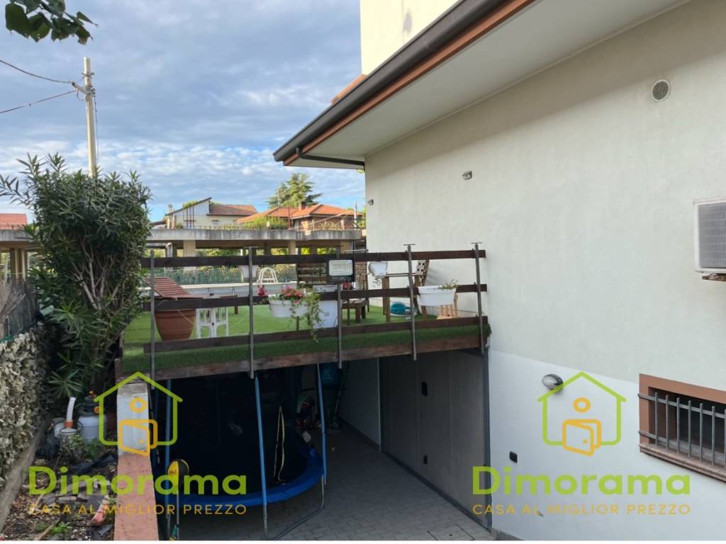 casa indipendente in vendita a Rimini in zona Torre Pedrera