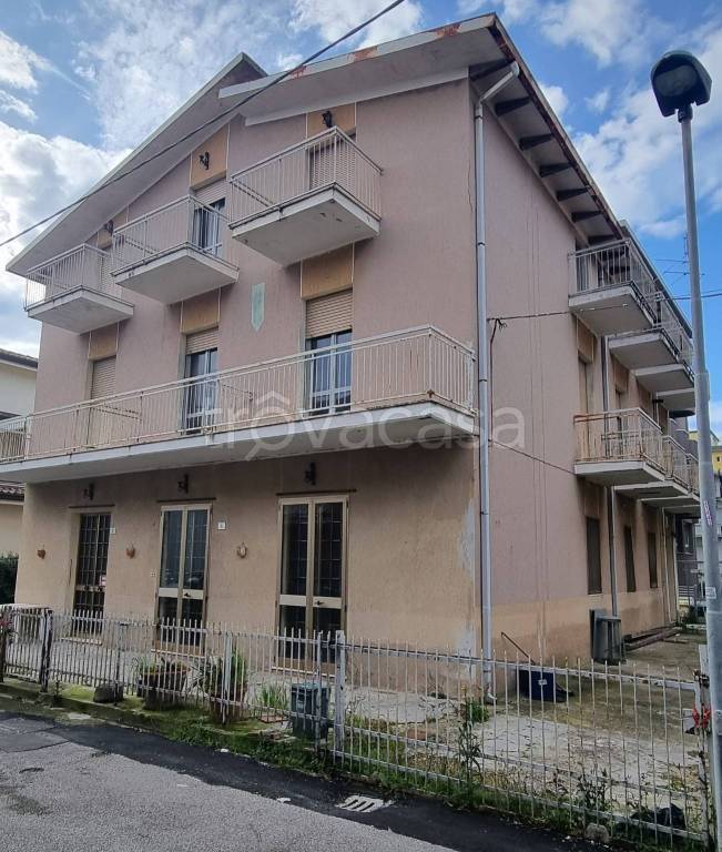 casa indipendente in vendita a Rimini in zona Miramare di Rimini