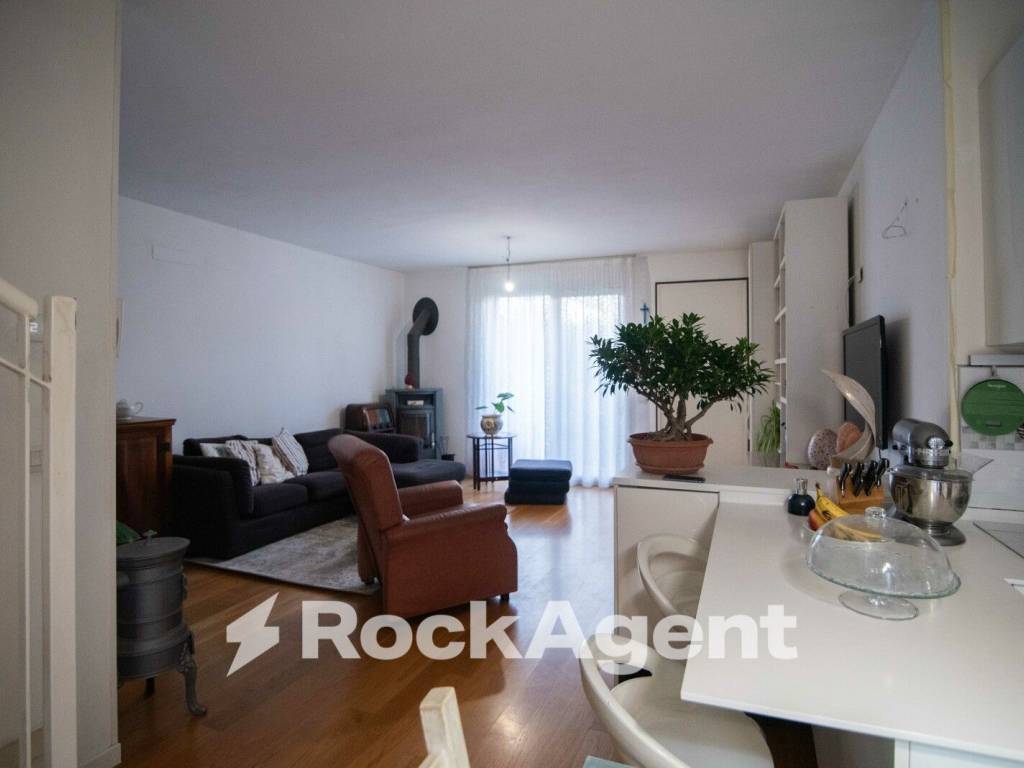 casa indipendente in vendita a Rimini in zona Viserba