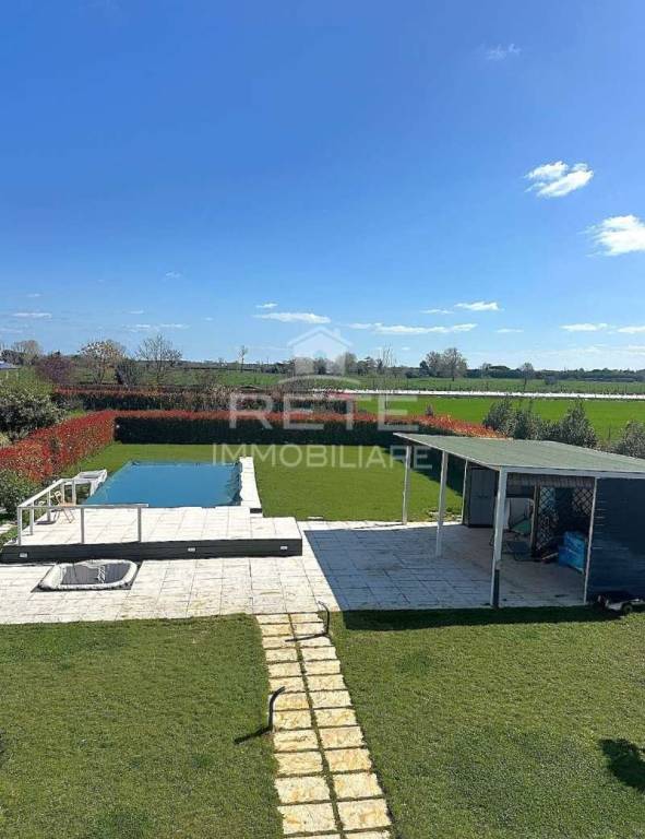 casa indipendente in vendita a Rimini in zona Viserba