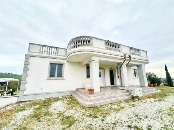 casa indipendente in vendita a Rimini in zona Vergiano