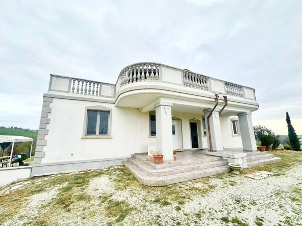 casa indipendente in vendita a Rimini in zona Vergiano