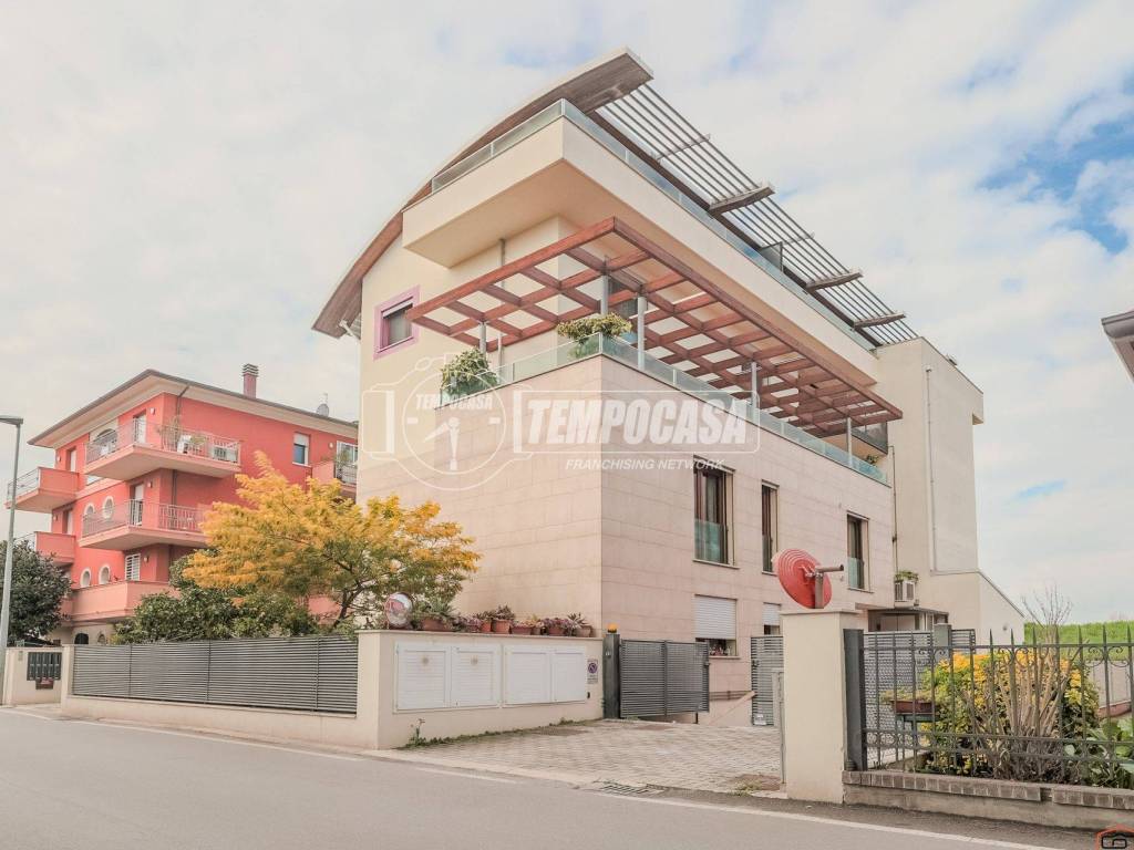 appartamento in vendita a Rimini in zona Marina Centro