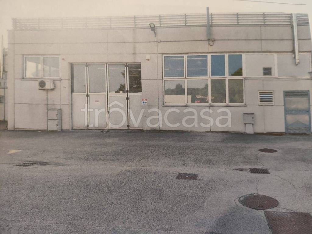 locale commerciale in vendita a Rimini