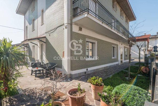 casa indipendente in vendita a Rimini in zona Rivazzurra
