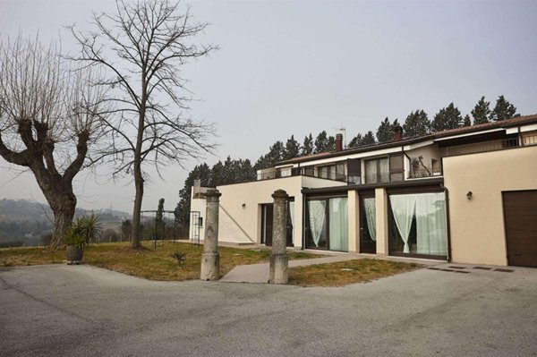 casa indipendente in vendita a Rimini in zona Vergiano
