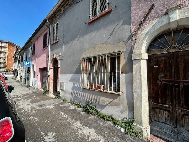 casa indipendente in vendita a Rimini in zona Fiera Vecchia