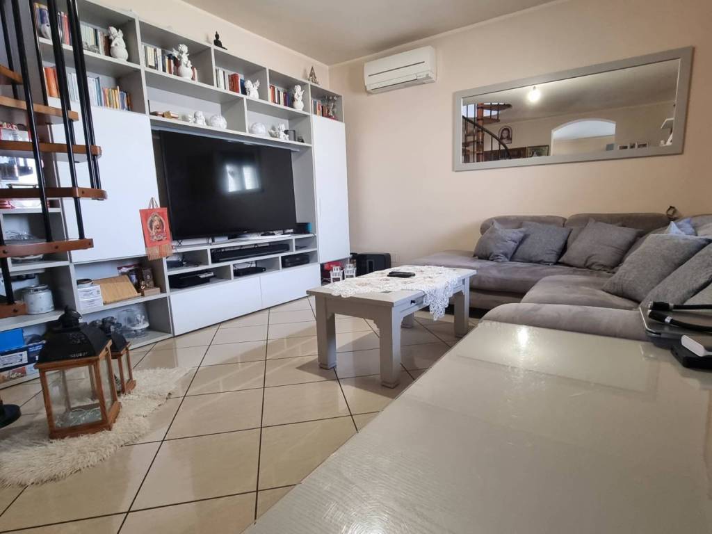 casa indipendente in vendita a Rimini in zona Lagomaggio