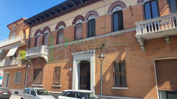 casa indipendente in vendita a Rimini in zona Centro Storico
