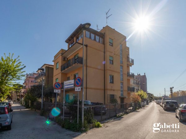 appartamento in vendita a Rimini in zona Marina Centro