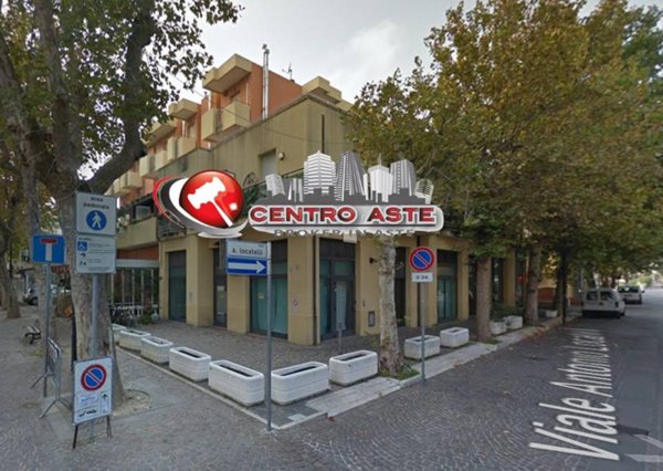 negozio in vendita a Rimini in zona Miramare di Rimini