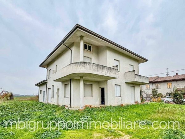 casa indipendente in vendita a Rimini in zona Miramare di Rimini