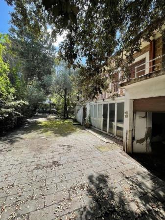 casa indipendente in vendita a Rimini in zona Miramare di Rimini