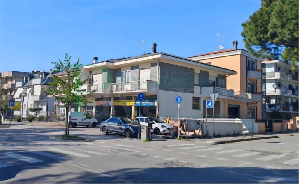 casa indipendente in vendita a Rimini in zona Miramare di Rimini