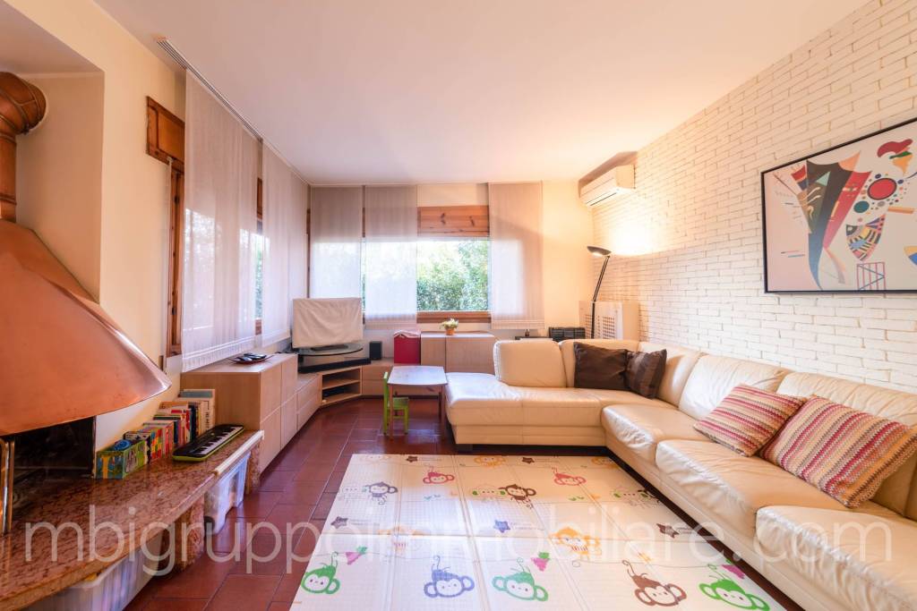 casa indipendente in vendita a Rimini in zona Fiera Vecchia